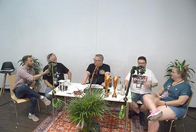 Podfluencer Quiz Finale 2024 mit Giovanni Pellegrino, Thomas Speck, Jahnsi, Helmut und Karina Krebs.