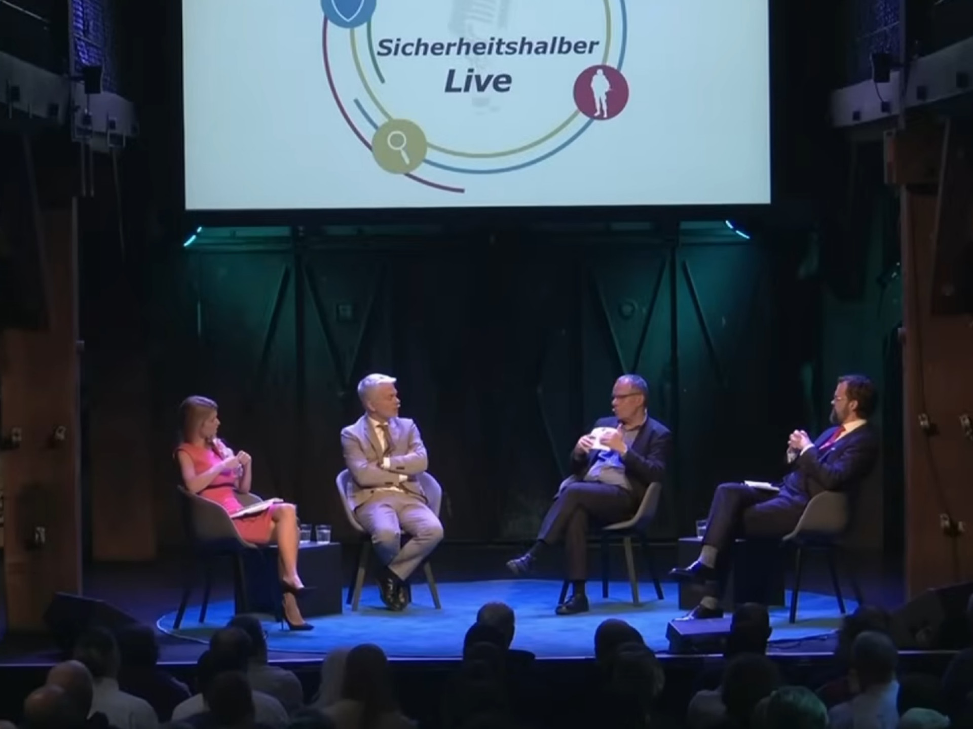 Zwischen Krieg und Frieden: Was charakterisiert das Dazwischen?